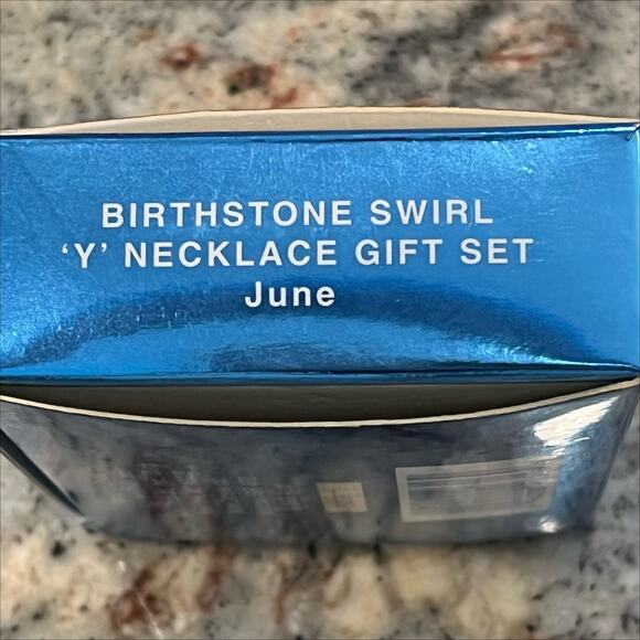 Avon Birthstone Earring and Necklace Gift Set June in Silver and Moonstone - Picture 9 of 9